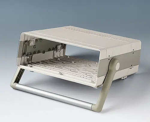 ergonomisch geneigte Gerätefront