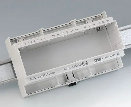 RAILTEC C aus PC (UL 94 V-0), lichtgrau mit Laserbeschriftung