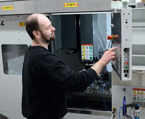 moderner CNC Maschinenpark im hauseigenen Bearbeitungscenter