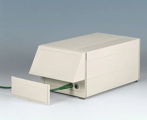 Frontblende für zusätzliche Steckermontage