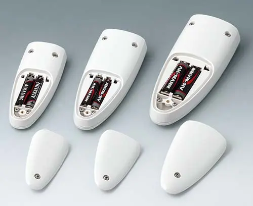 Batteriefächer: 2 x 1,5 V AAA (S, M) und 2 x 1,5 V AA (L)