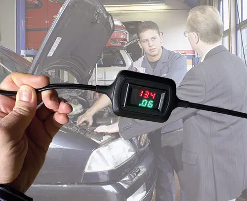 Affichage de la tension et du courant en mode maintien de charge