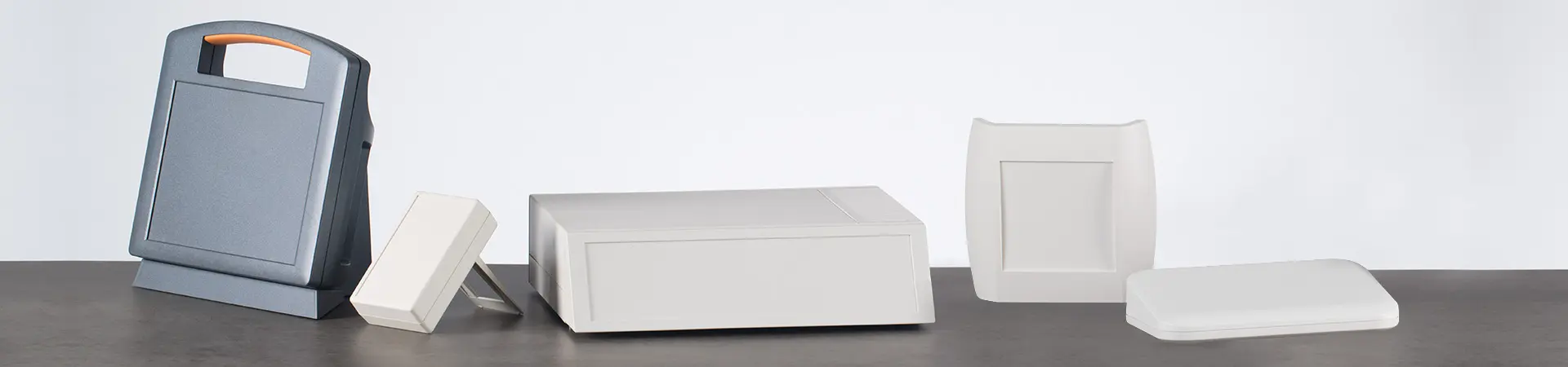 Boitiers de table et d'instruments