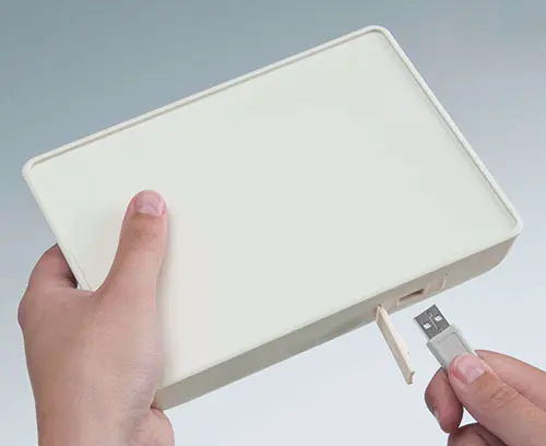 Boitier avec couvercle interface USB