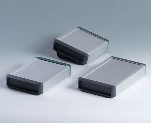 Utilisations multiples : boitiers mobiles, de table et pupitres ; kit support pour pupitre en accessoire