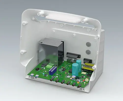 Ampio spazio per l'inserimento di componenti di grandi dimensioni