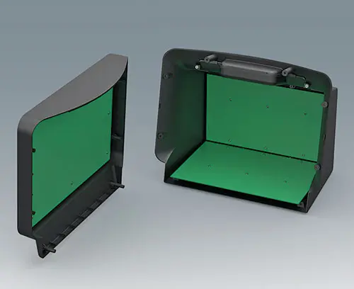 Punti di fissaggio per schede nel contenitore base, sulla piastra del fondo e sul pannello frontale di comando