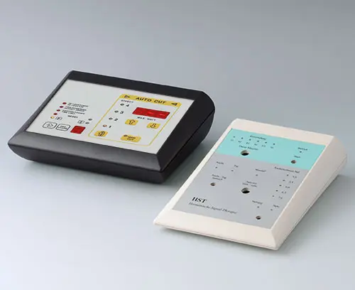 Superficie incavata a protezione della tastiera a membrana