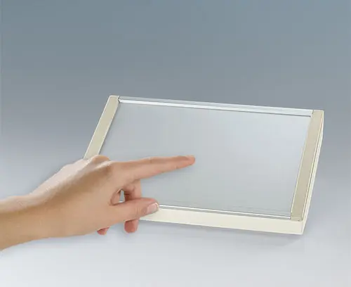 Contenitore per applicazioni a scrivania inclinato in modo ergonomico