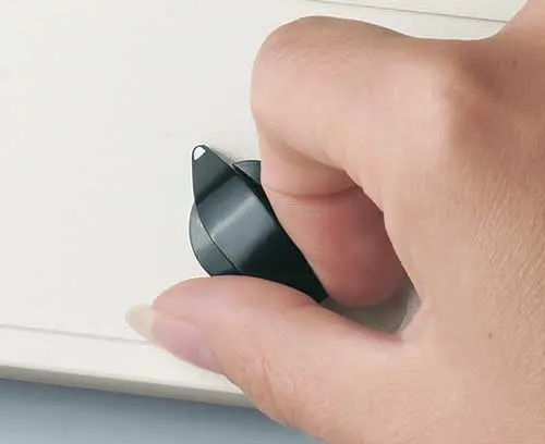 Manopole con fissaggio laterale con viti