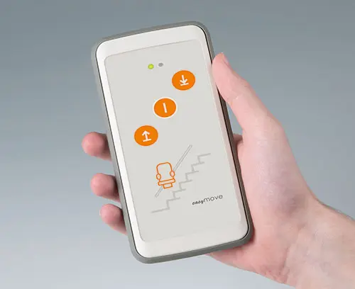 Superficie di comando incavata per proteggere tastiera a membrana