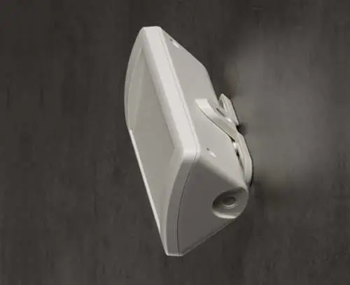 Esempio di montaggio a muro (supporto da parete come accessorio)