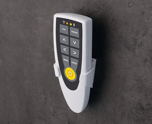 Supporto disponibile come accessorio per un fissaggio sicuro alla parete o superfici simili