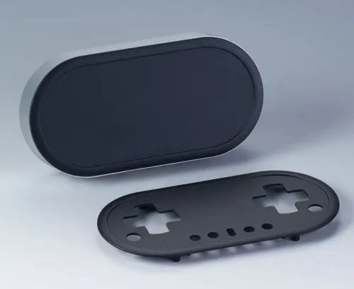 Parte superiore con fori per interfacce (lavorazione su richiesta)